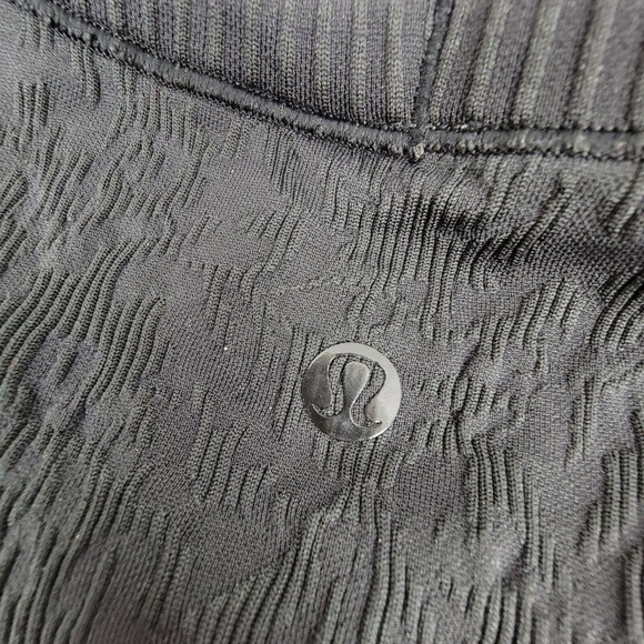 Lululemon Size 4 Rest Less Pullover Crew Neck Black Textured Long Sleeve Top - Picture 5 of 7